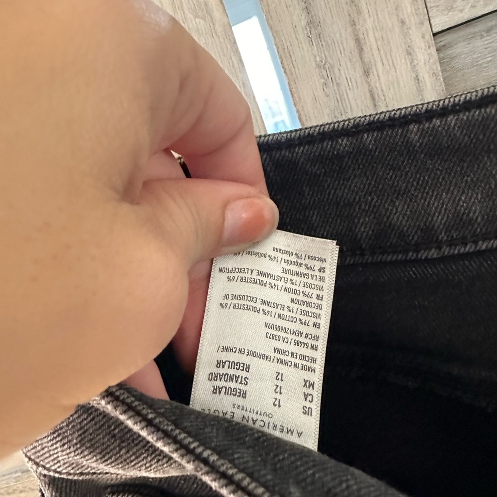 High Rise Mom Jean Bundle (3 pairs!!) - Picture 12 of 12